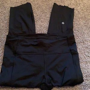 LULULEMON SIZE 8 Capri length yoga pants